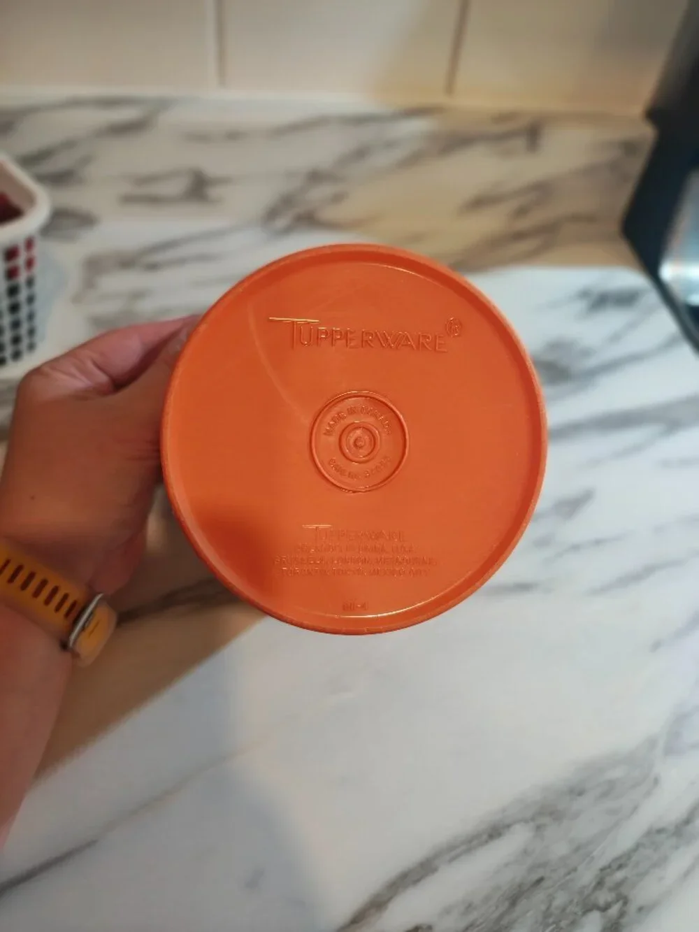 Vintage Tupperware Canister 811-4 with Lid – Orange Retro Kitchen Storage - Picture 6 of 9